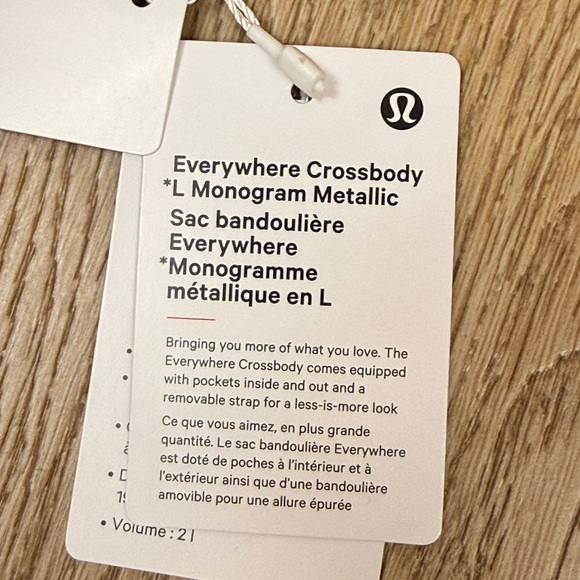 NWT Lululemon Everywhere Crossbody Bag 2L L Monogram Metallic Blissful Pink/Gold - Picture 12 of 13